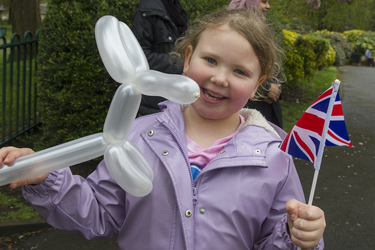little girl with a union jack flag and a ballon animal
