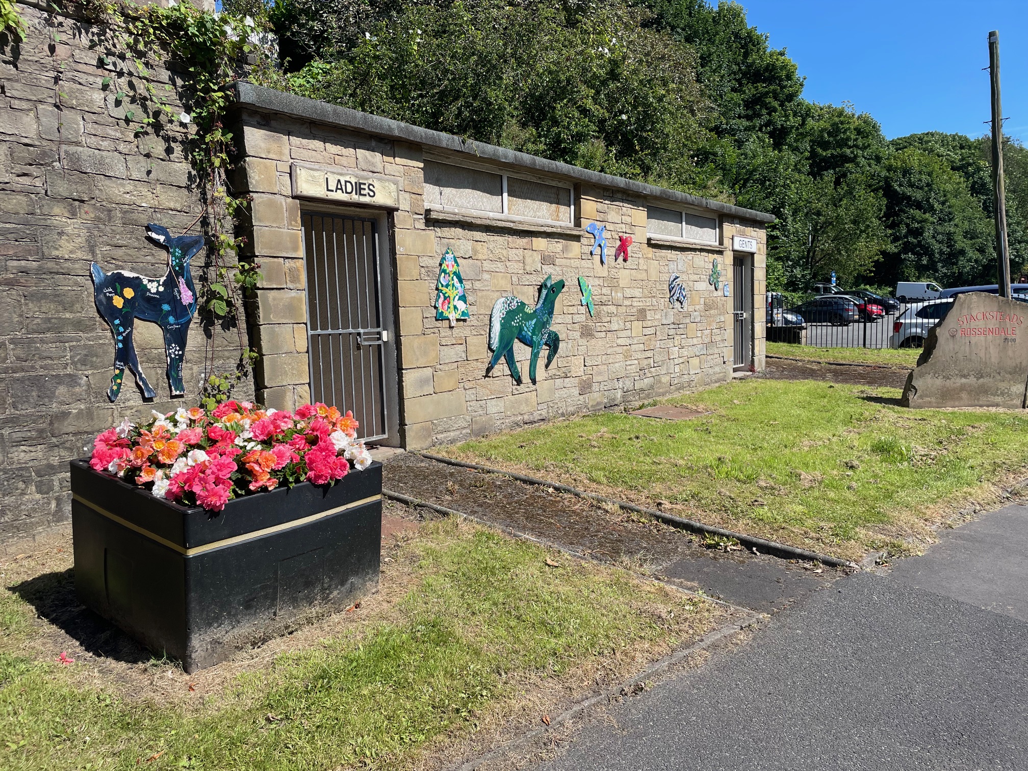 public loo in stacksteads